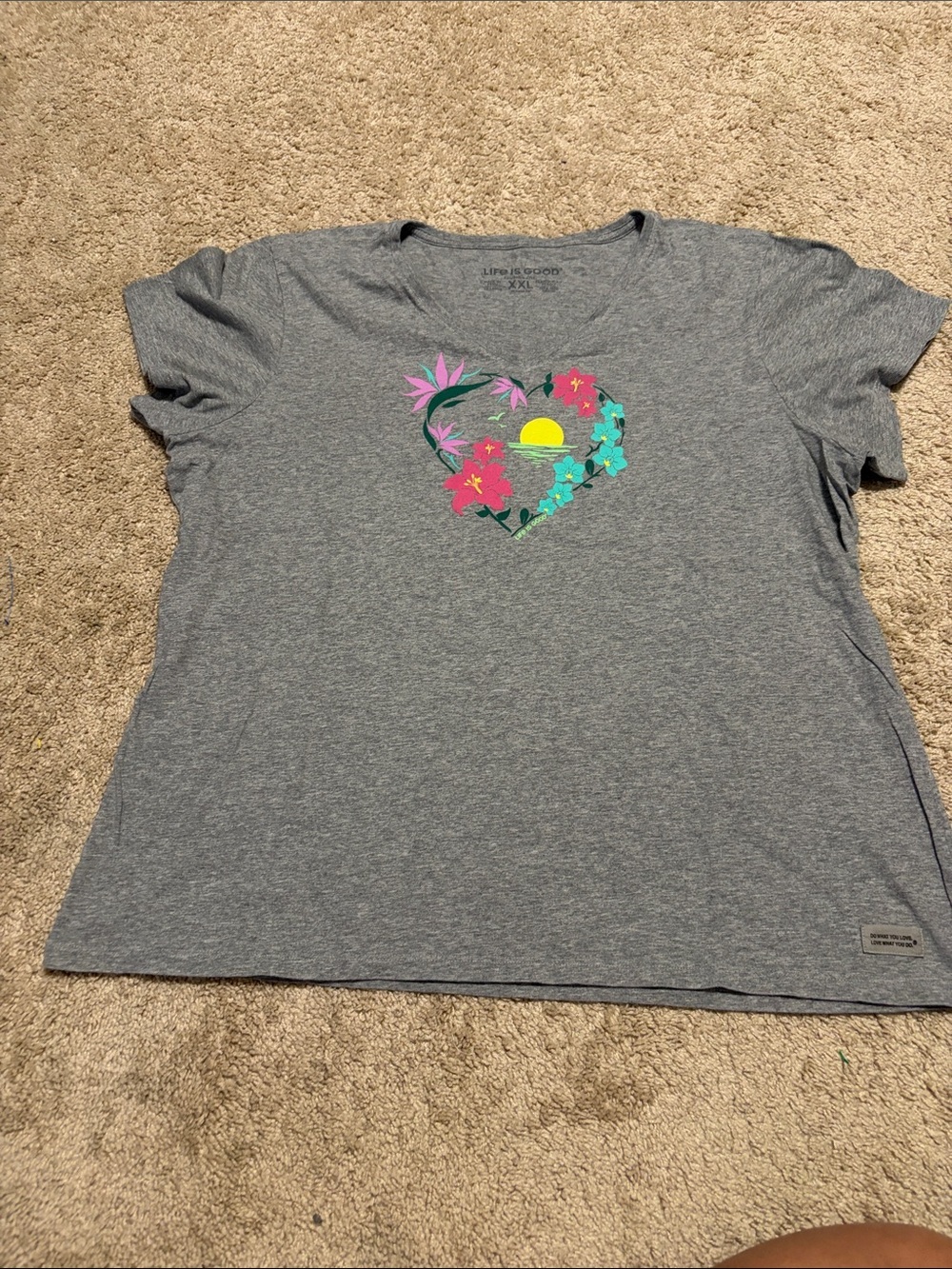 Life is Good Women's Crusher-LITE V-neck T-shirt features a tropical heart XXL